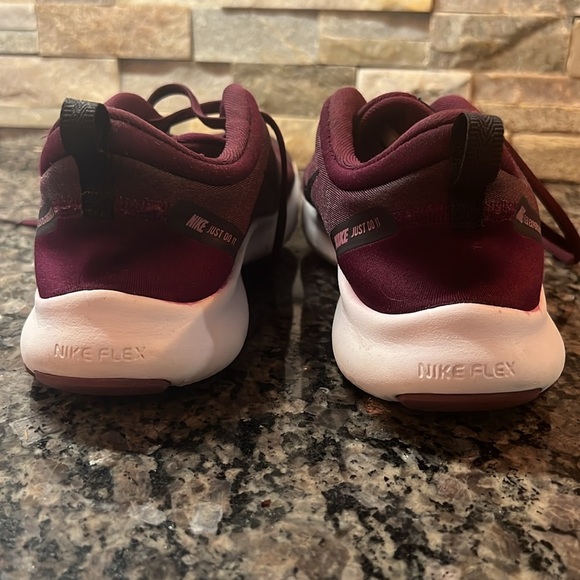 Nike maroon women’s Flex 7.5 - Picture 5 of 9